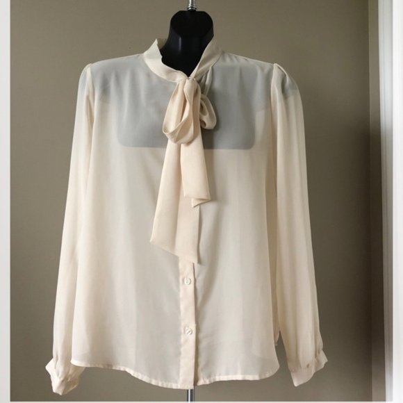 Forever 21 Medium Cream - Picture 1 of 2